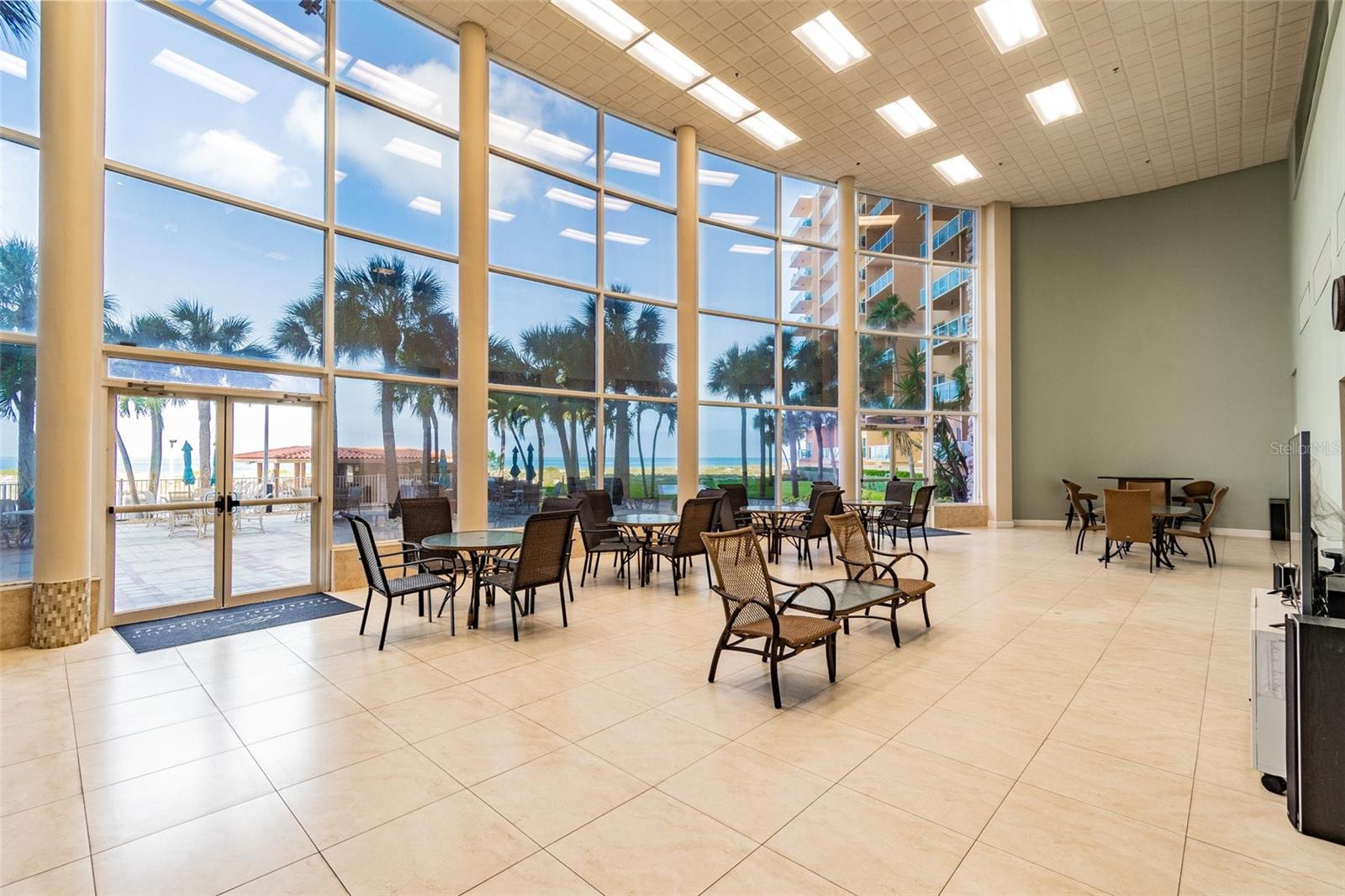 Image 40 of 51 For 880 Mandalay Avenue Cu15