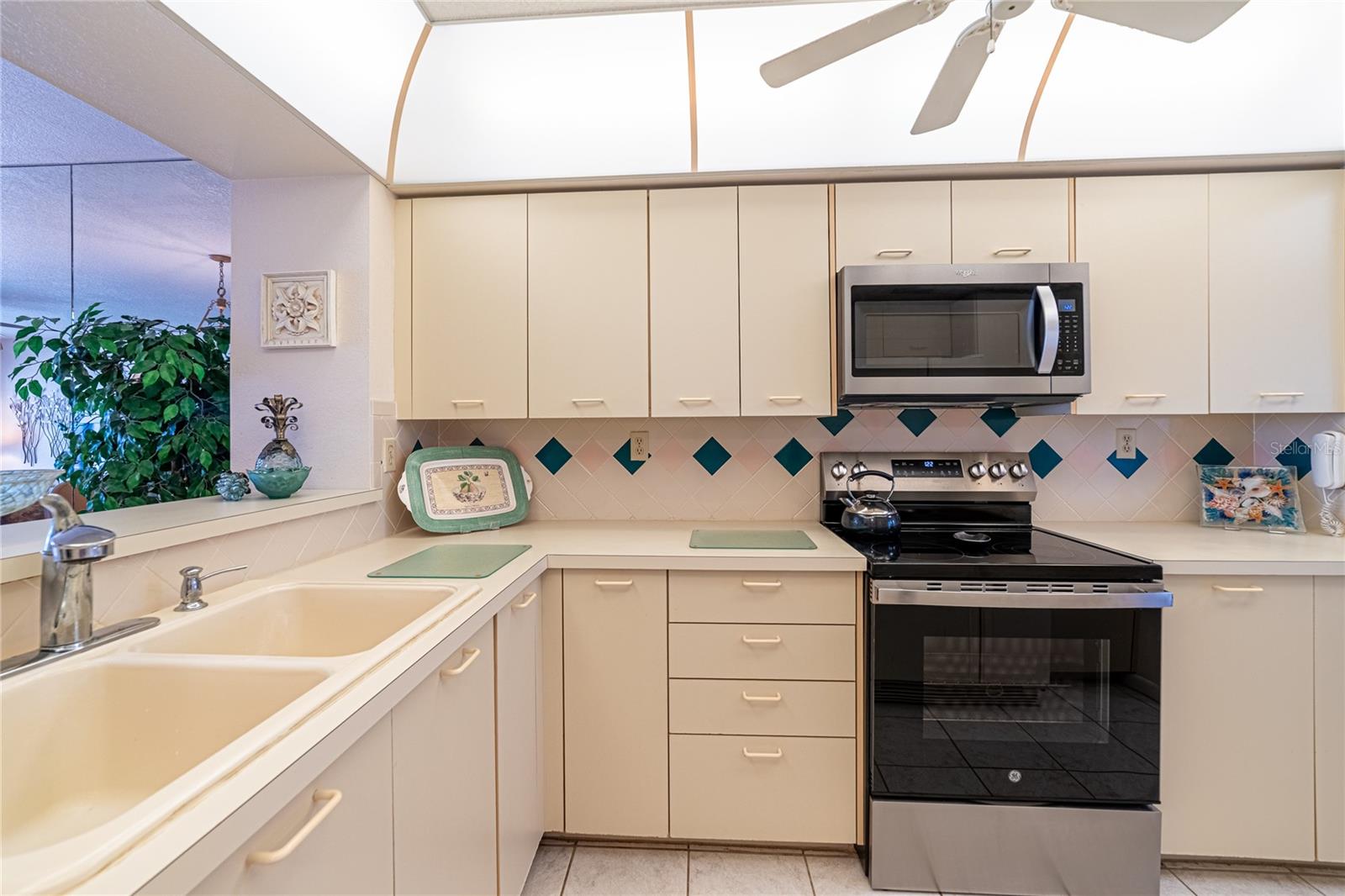 Image 19 of 34 For 5701 Bahia Del Mar Circle 407