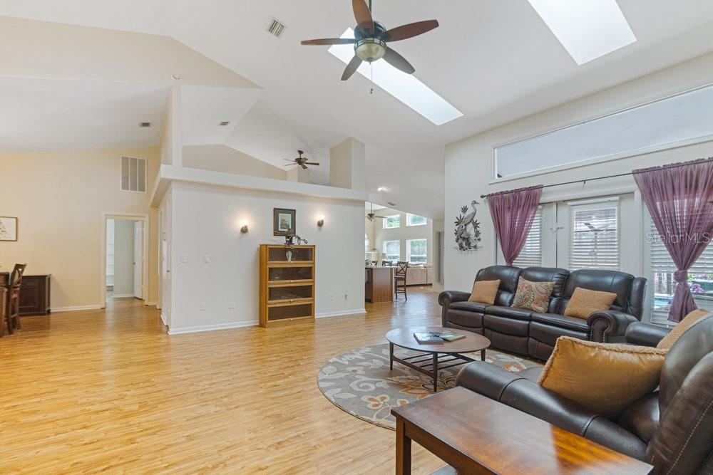 Image 20 of 29 For 105 Douglas Street