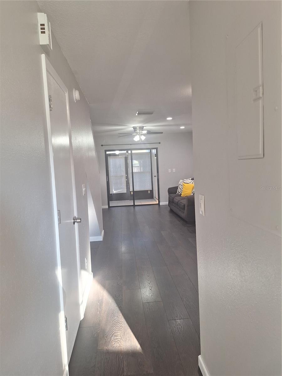 Image 10 of 40 For 3583 Whispering Oaks Lane 103