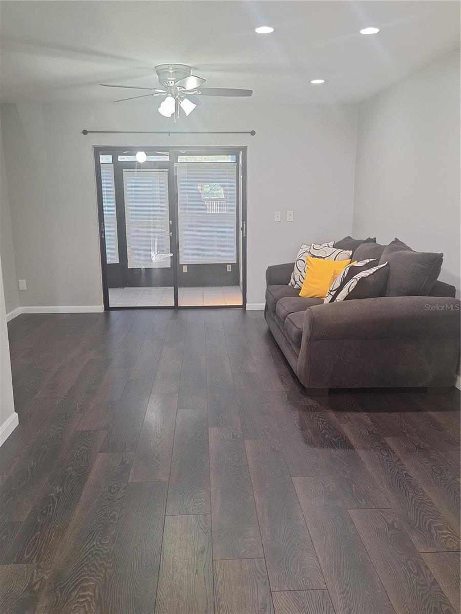 Image 16 of 40 For 3583 Whispering Oaks Lane 103