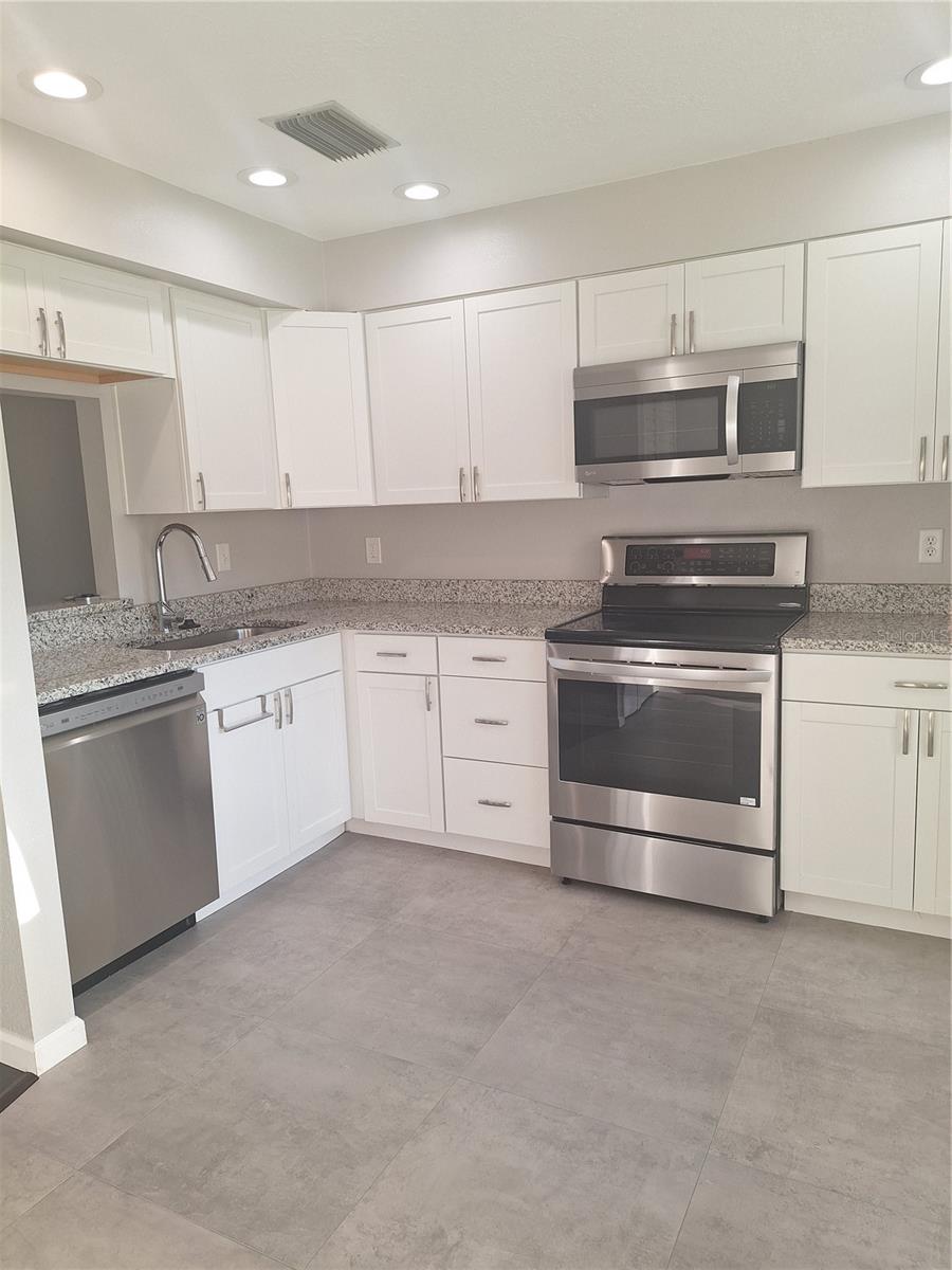 Image 5 of 40 For 3583 Whispering Oaks Lane 103