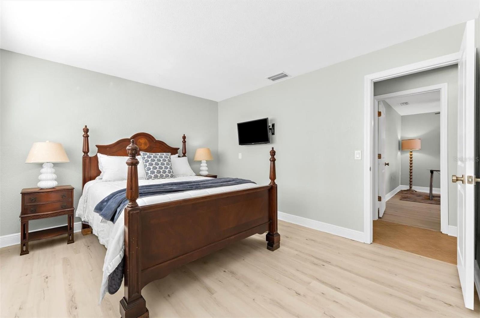 Image 36 of 51 For 111 17th Street