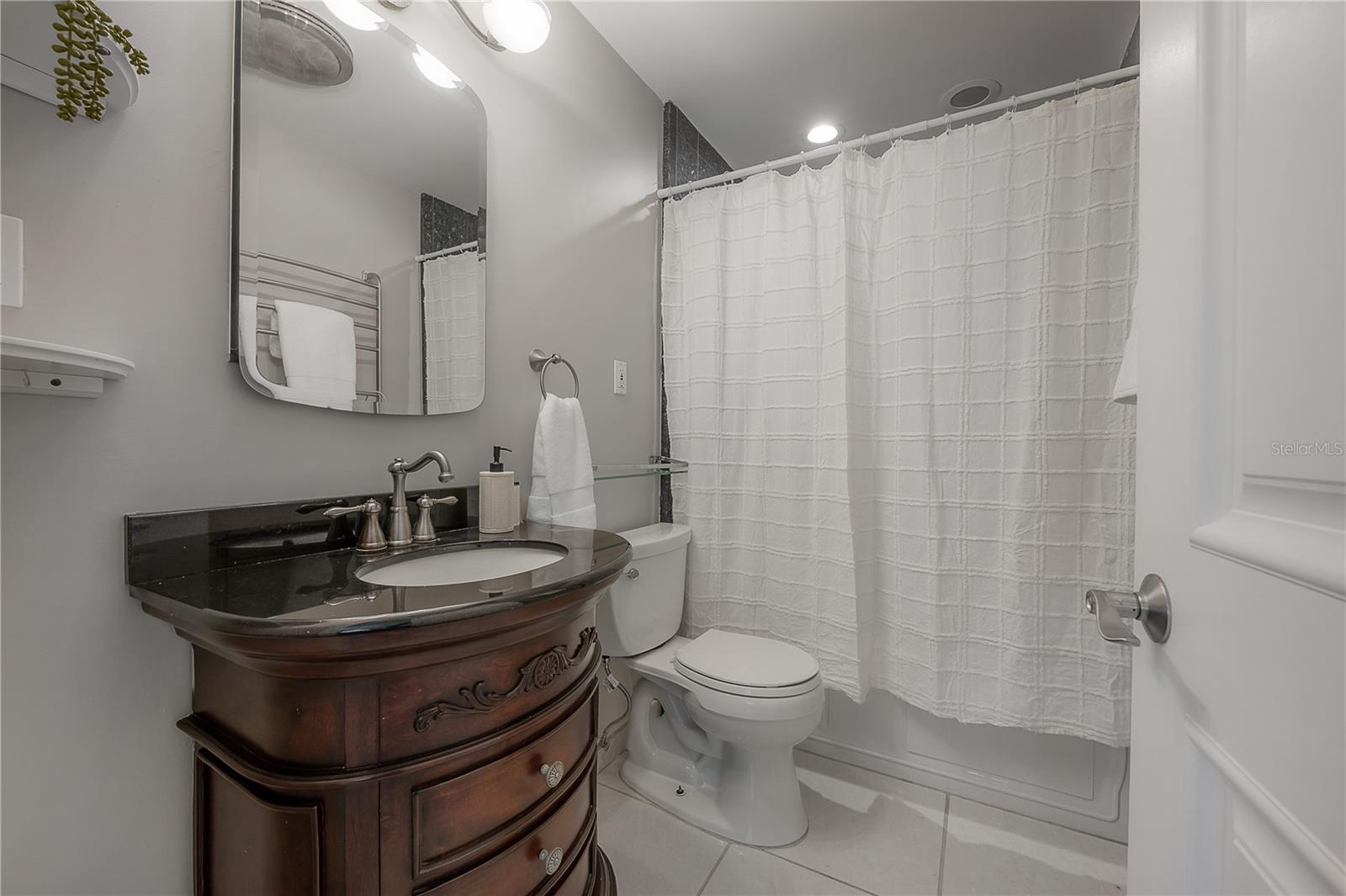 Image 16 of 36 For 4606 Oakellar Avenue