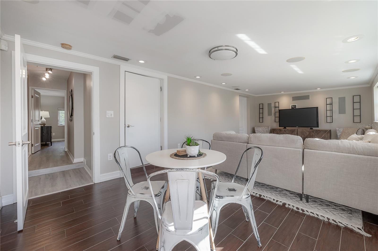 Image 18 of 36 For 4606 Oakellar Avenue