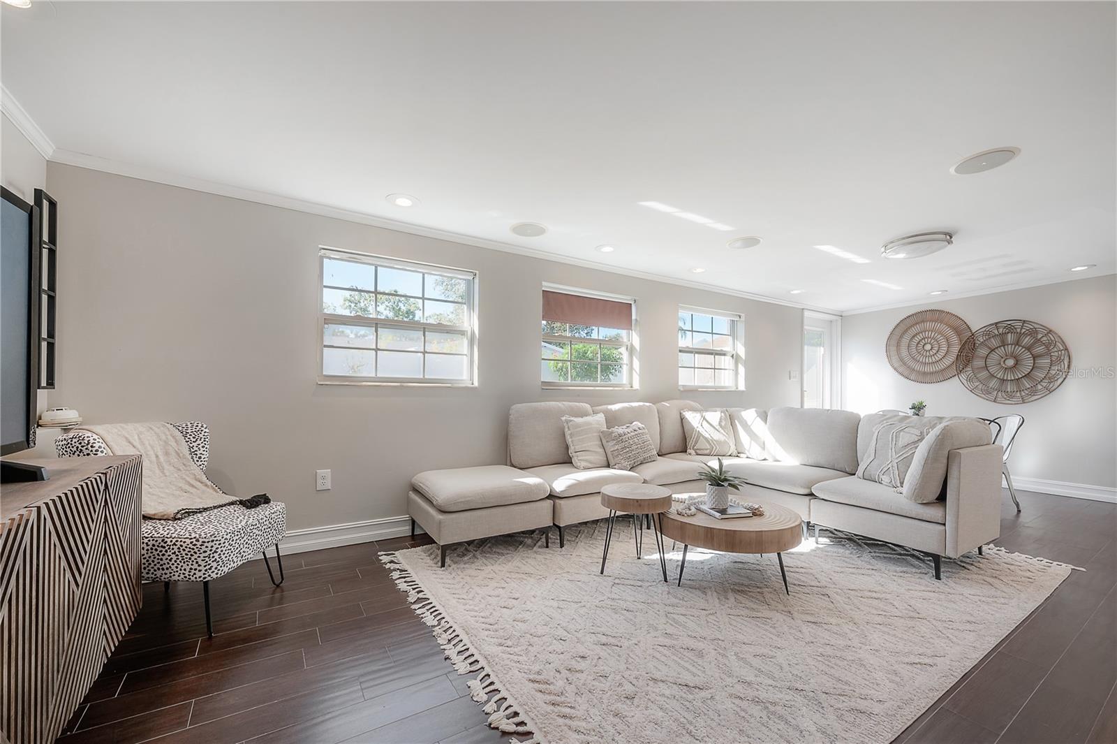 Image 19 of 36 For 4606 Oakellar Avenue