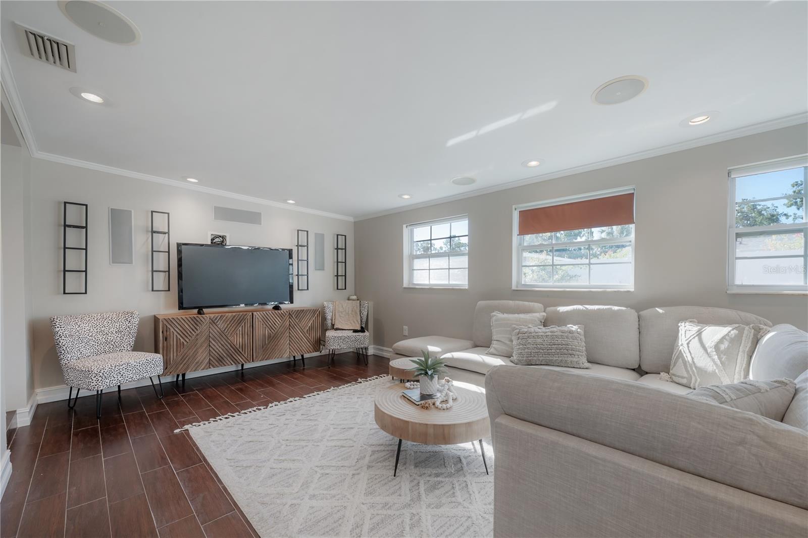 Image 20 of 36 For 4606 Oakellar Avenue