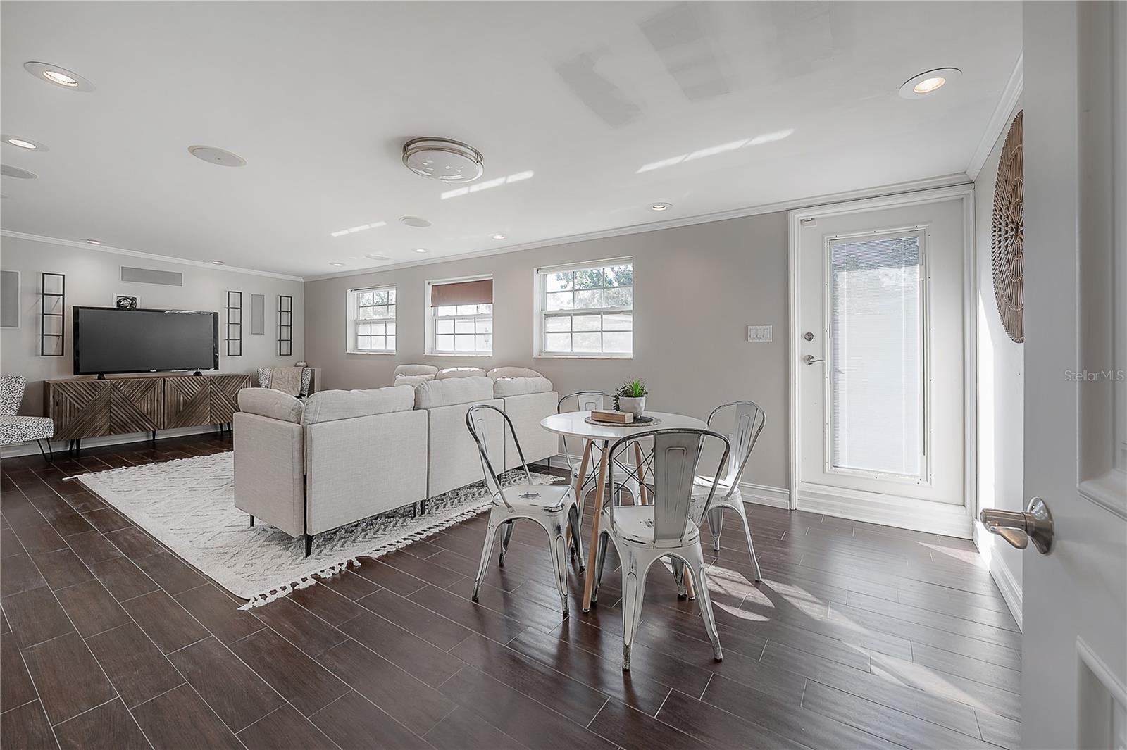 Image 21 of 36 For 4606 Oakellar Avenue