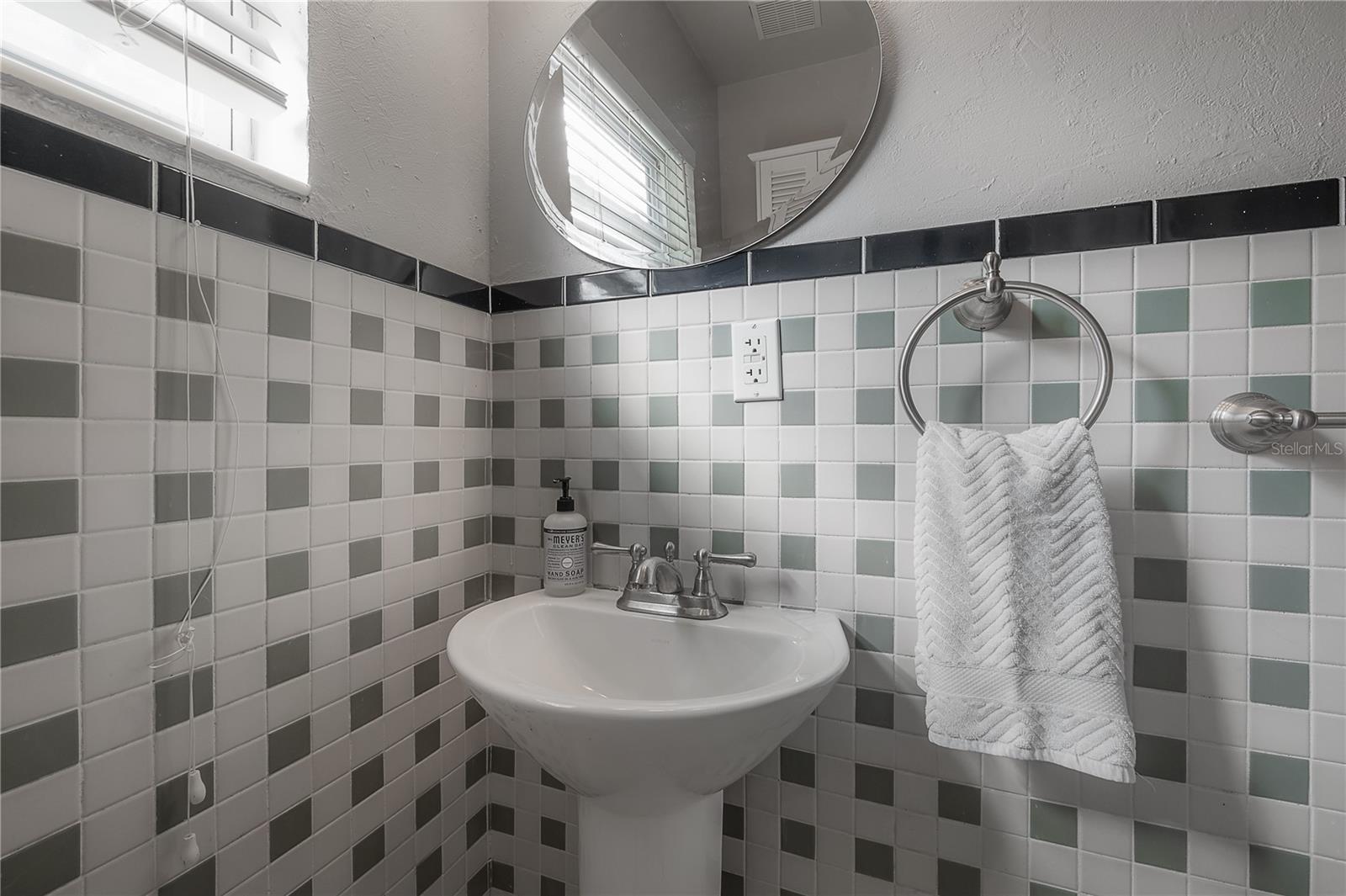 Image 28 of 36 For 4606 Oakellar Avenue