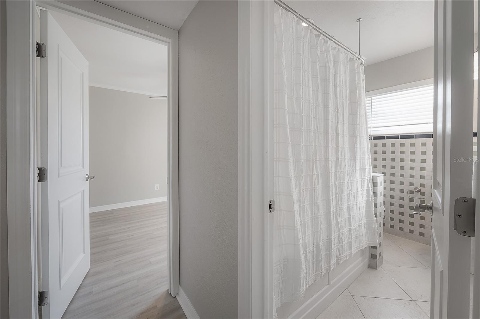 Image 29 of 36 For 4606 Oakellar Avenue