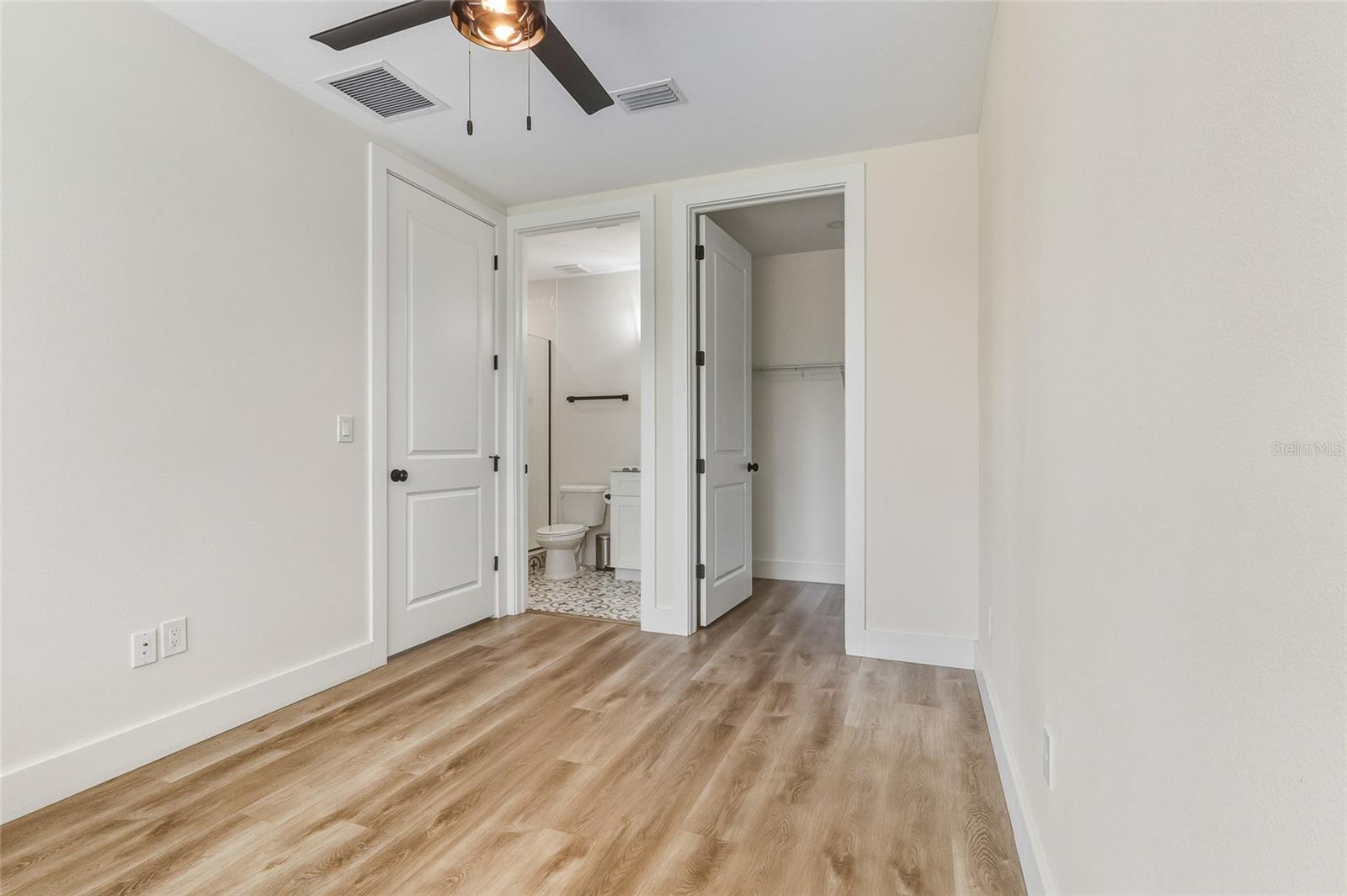 Image 14 of 33 For 120 Gladys Street 3