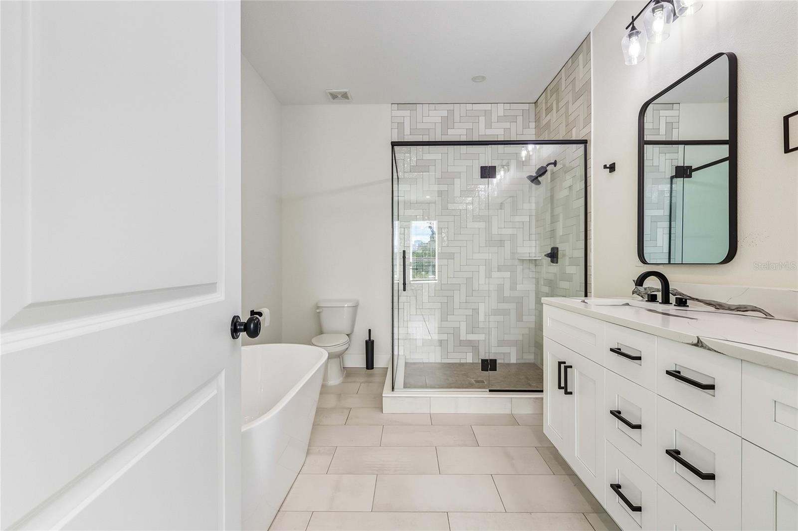 Image 21 of 33 For 120 Gladys Street 3