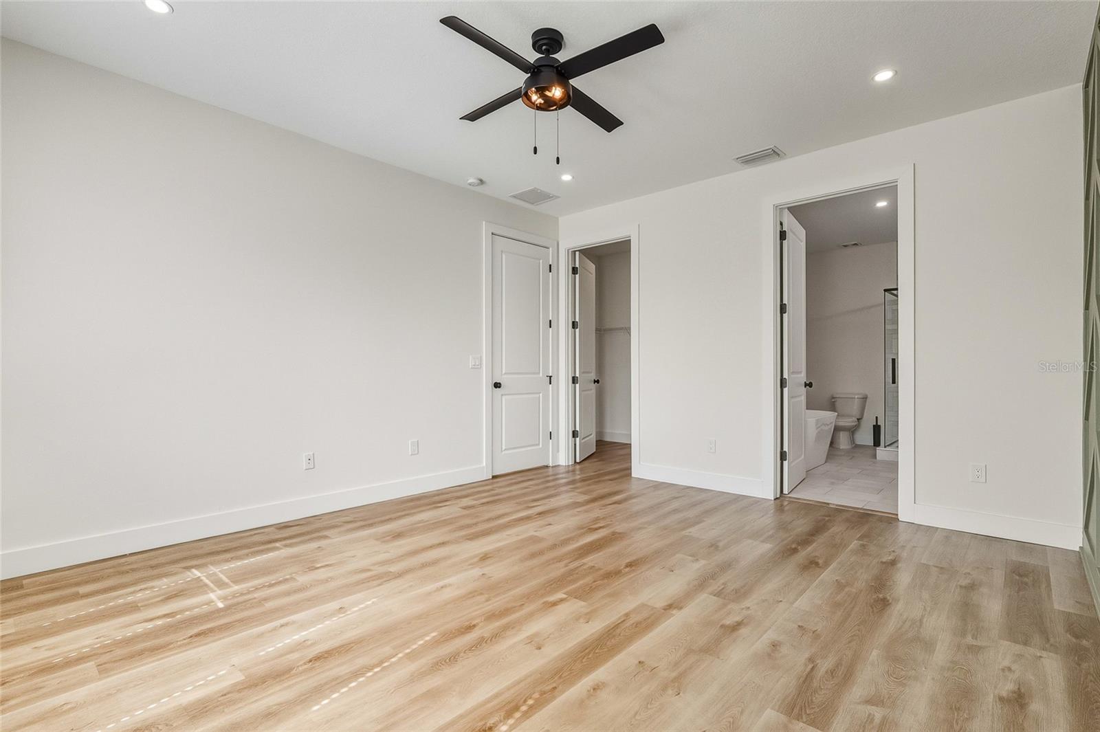 Image 22 of 33 For 120 Gladys Street 3