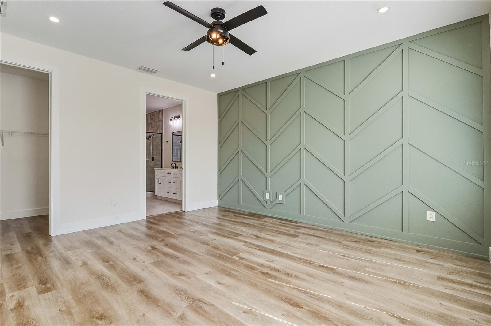 Image 23 of 33 For 120 Gladys Street 3