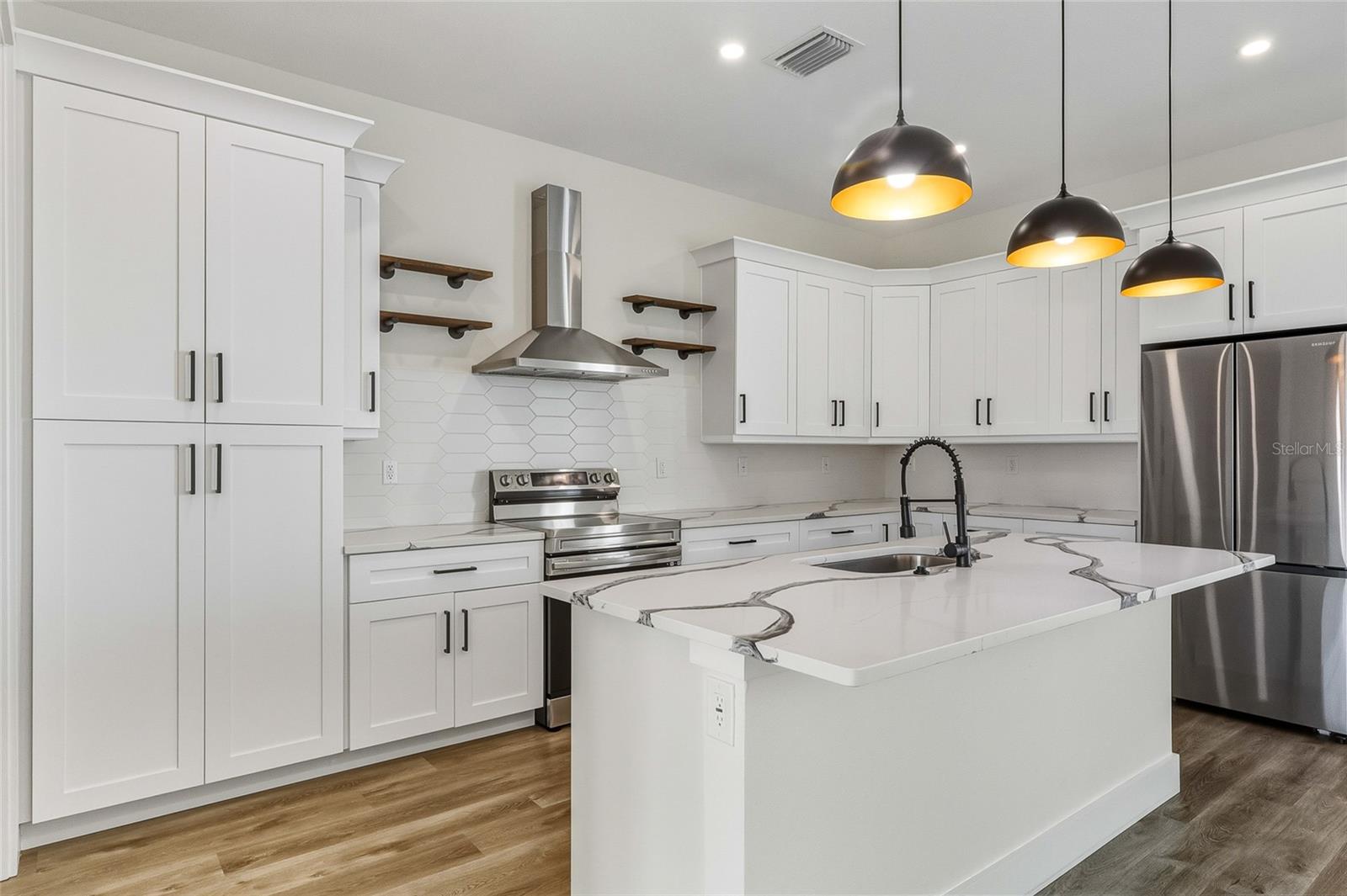 Image 30 of 33 For 120 Gladys Street 3