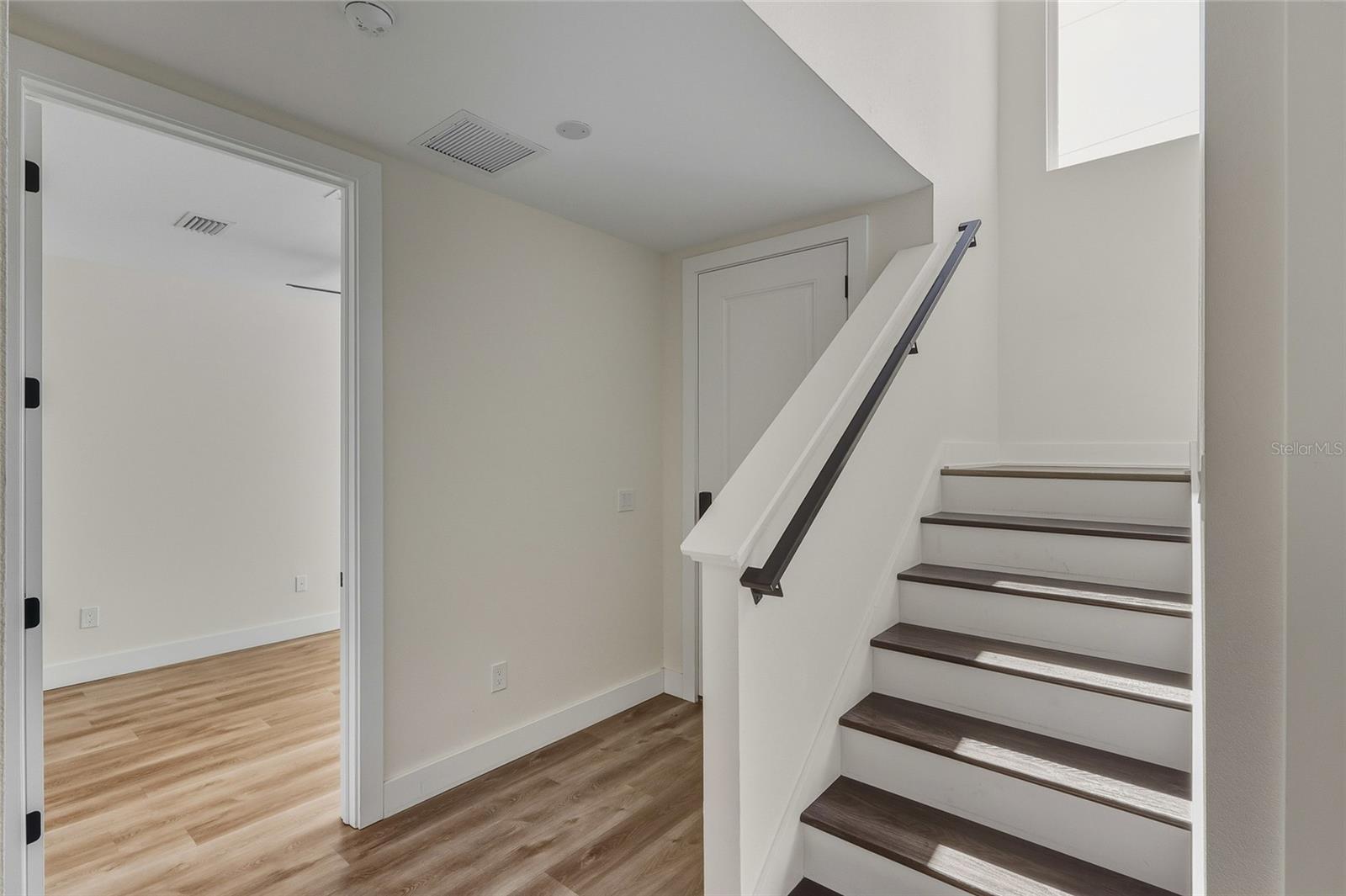 Image 9 of 33 For 120 Gladys Street 3