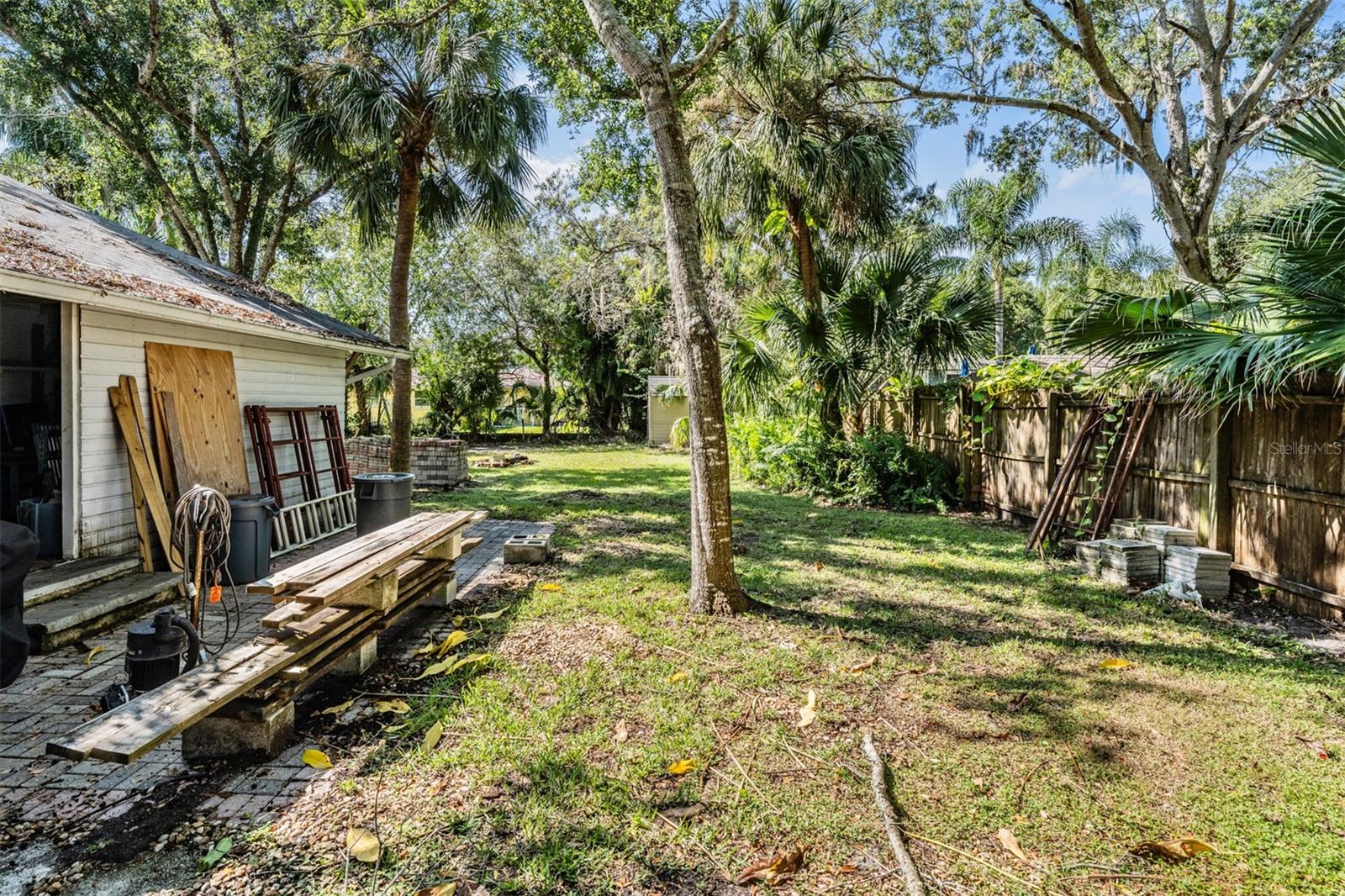 Image 22 of 25 For 344 Bay Street