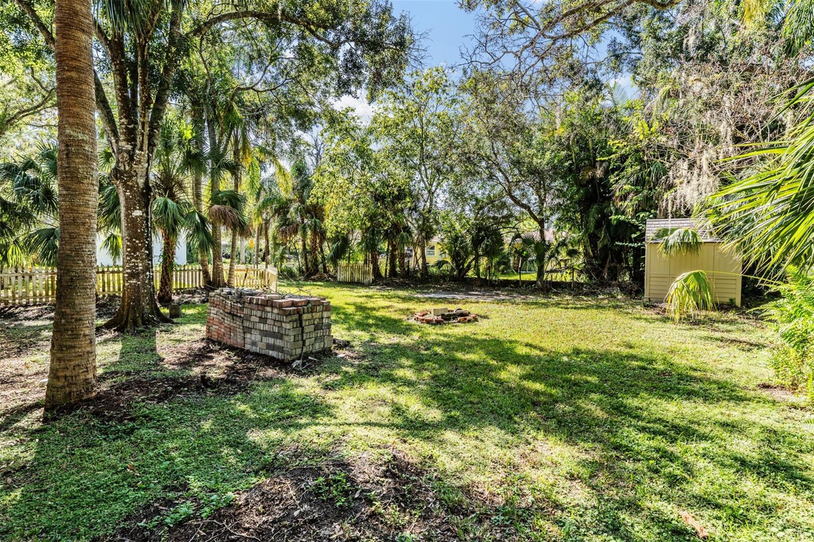 Image 23 of 25 For 344 Bay Street