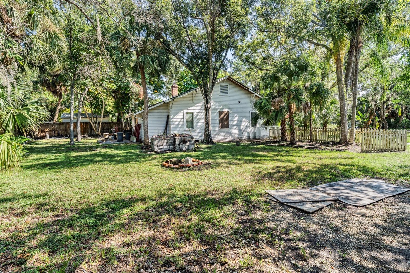 Image 24 of 25 For 344 Bay Street