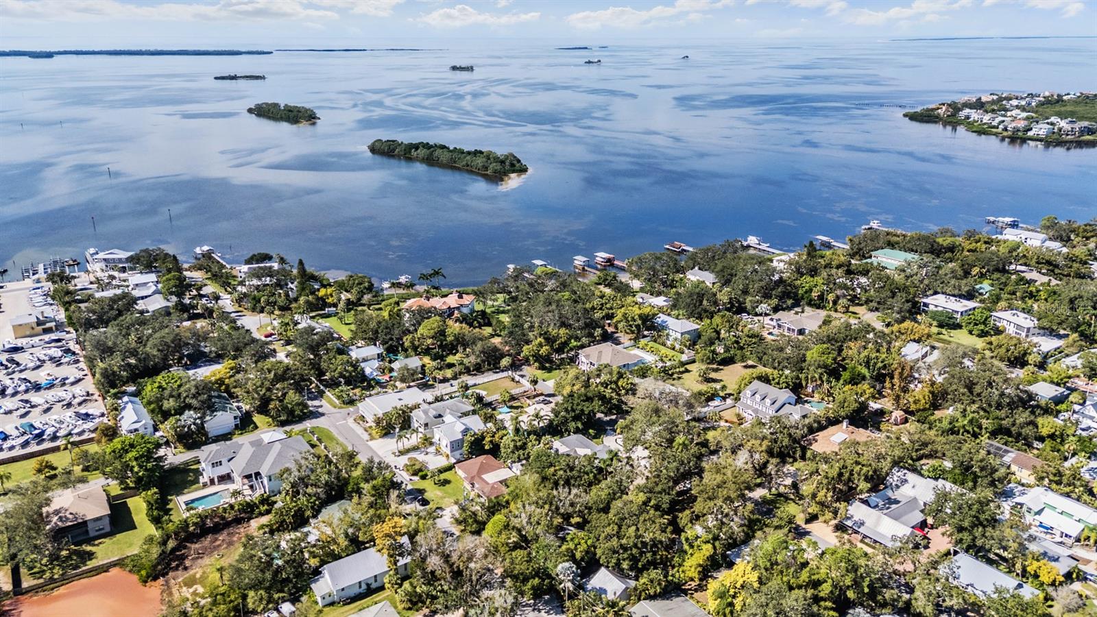 Image 6 of 25 For 344 Bay Street