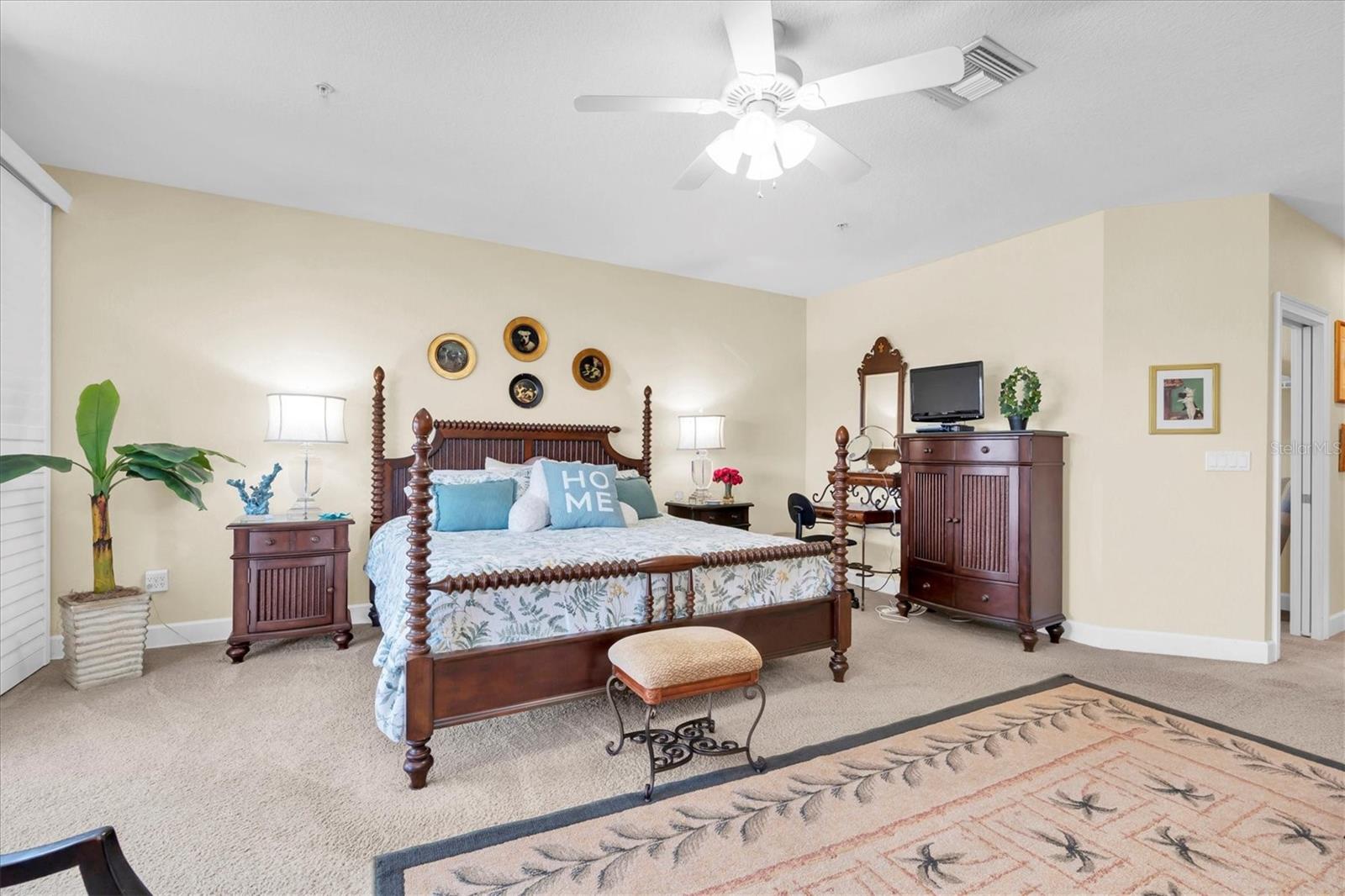 Image 21 of 42 For 300 Capri Boulevard 6