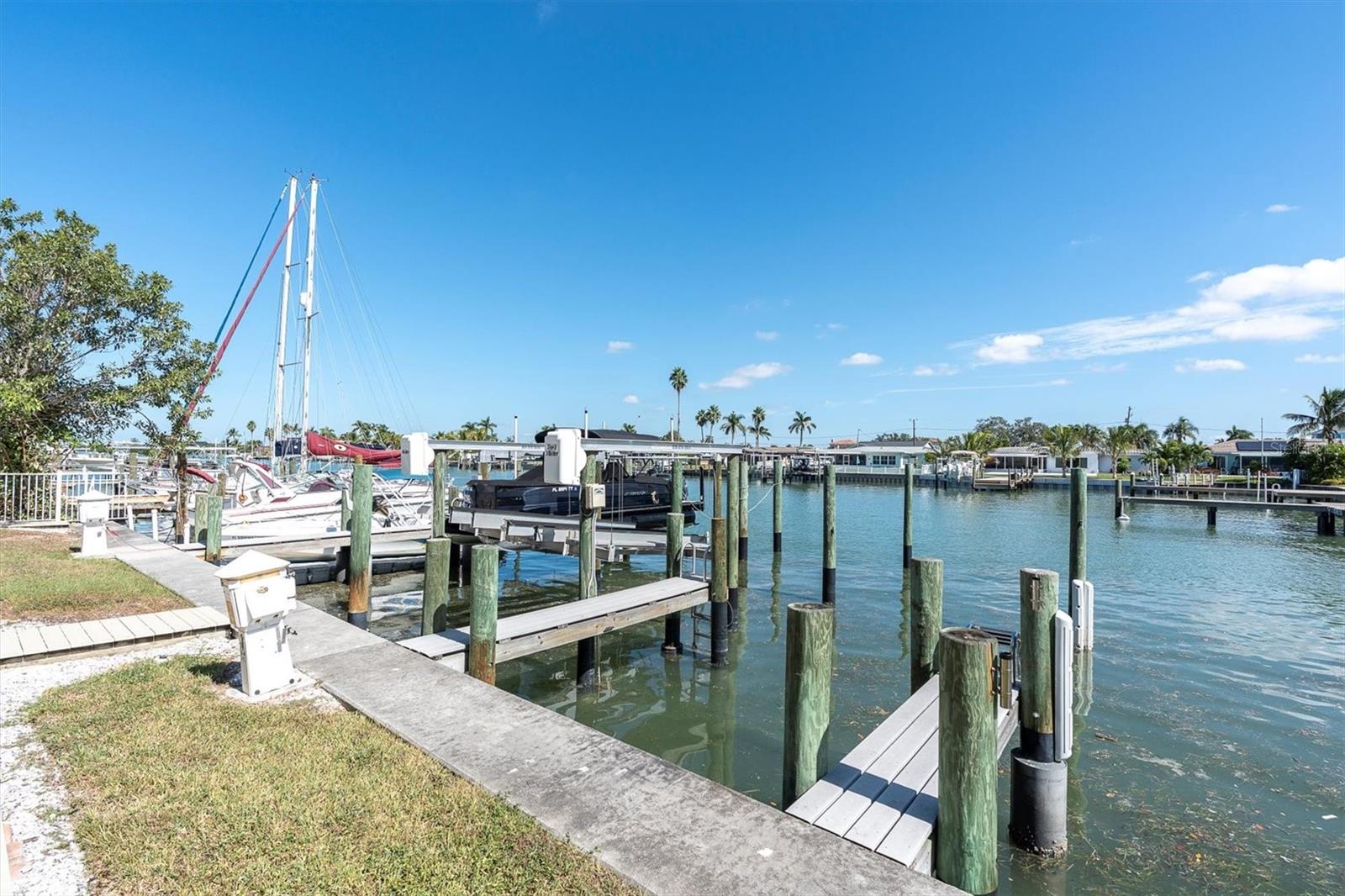 Image 35 of 42 For 300 Capri Boulevard 6