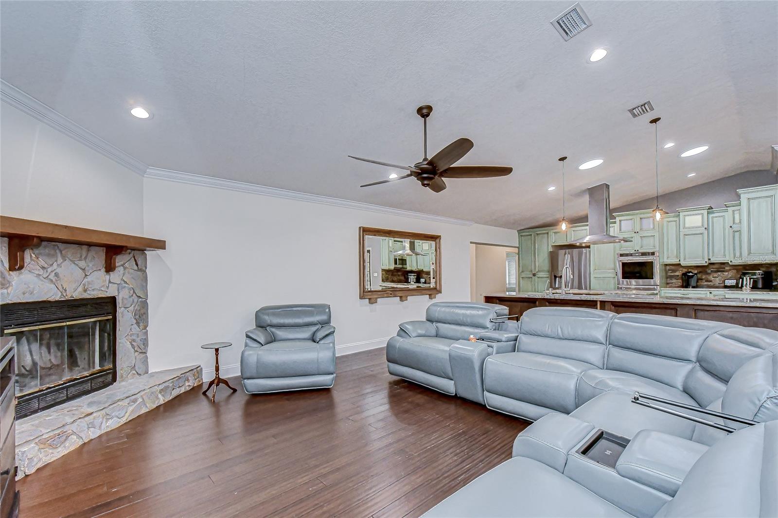 Image 37 of 60 For 15306 Spruson Street