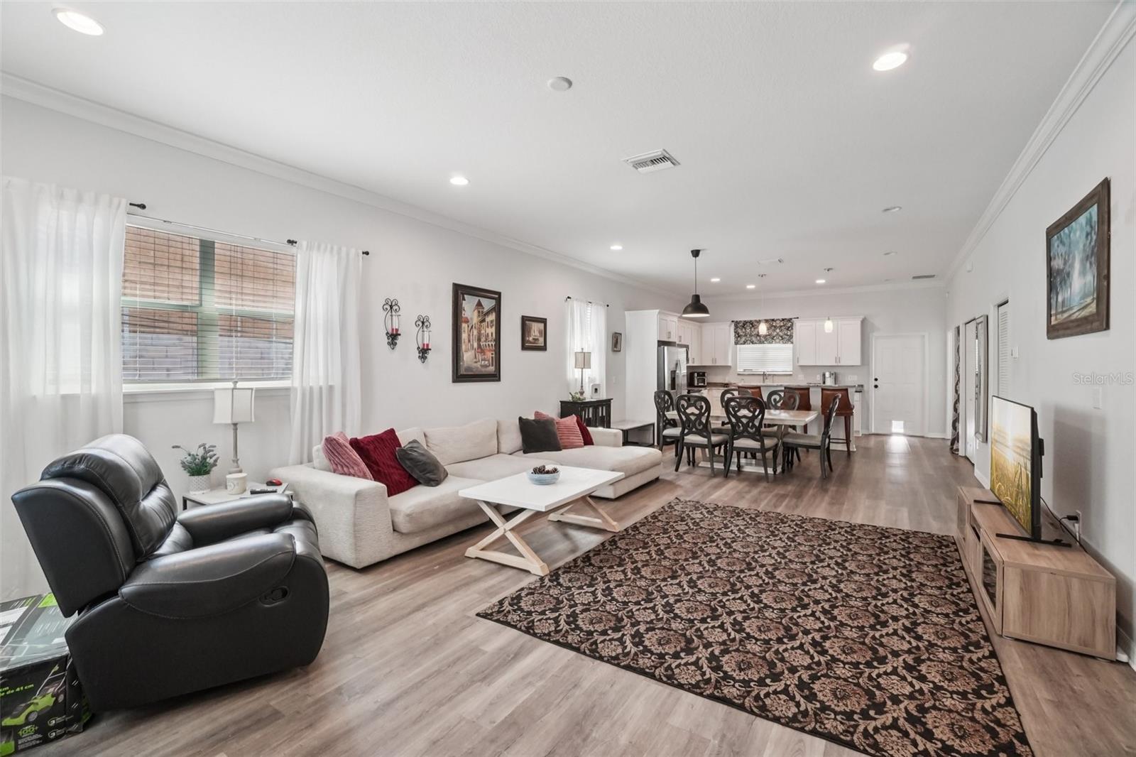 Image 4 of 21 For 154 Spruce Street