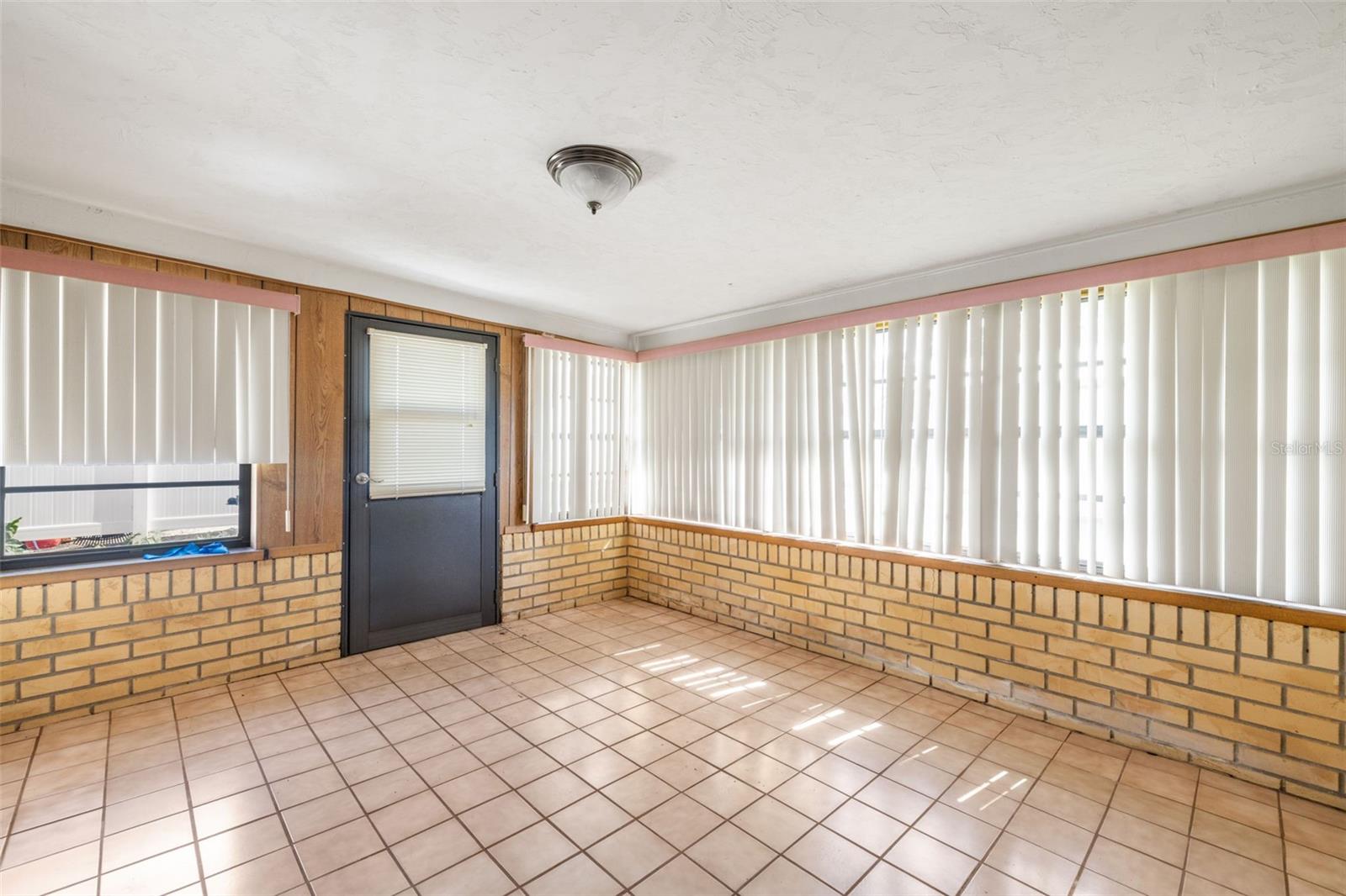 Image 18 of 22 For 7706 Elm Street