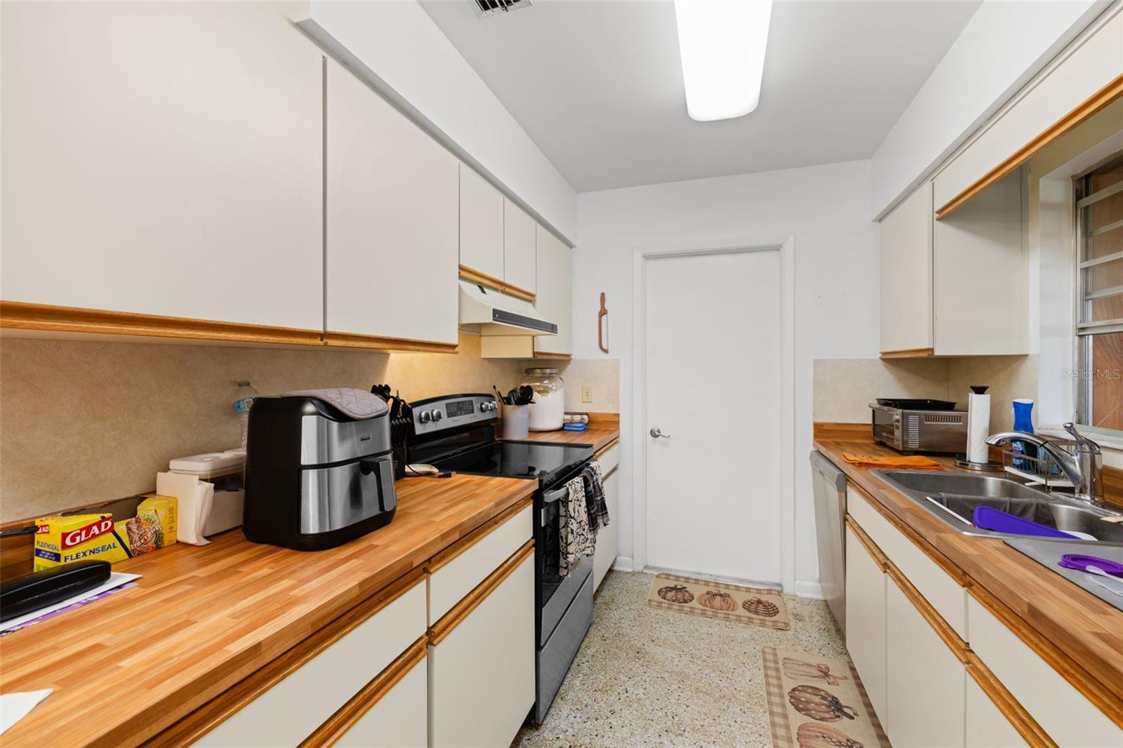 Image 7 of 22 For 7706 Elm Street