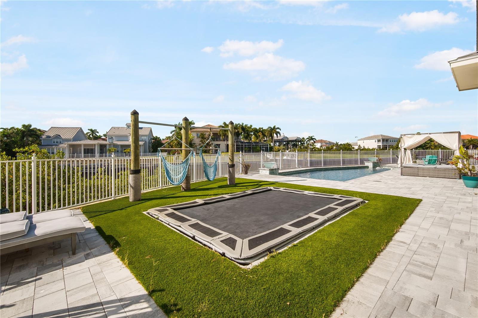 Image 26 of 38 For 718 Pinckney Drive