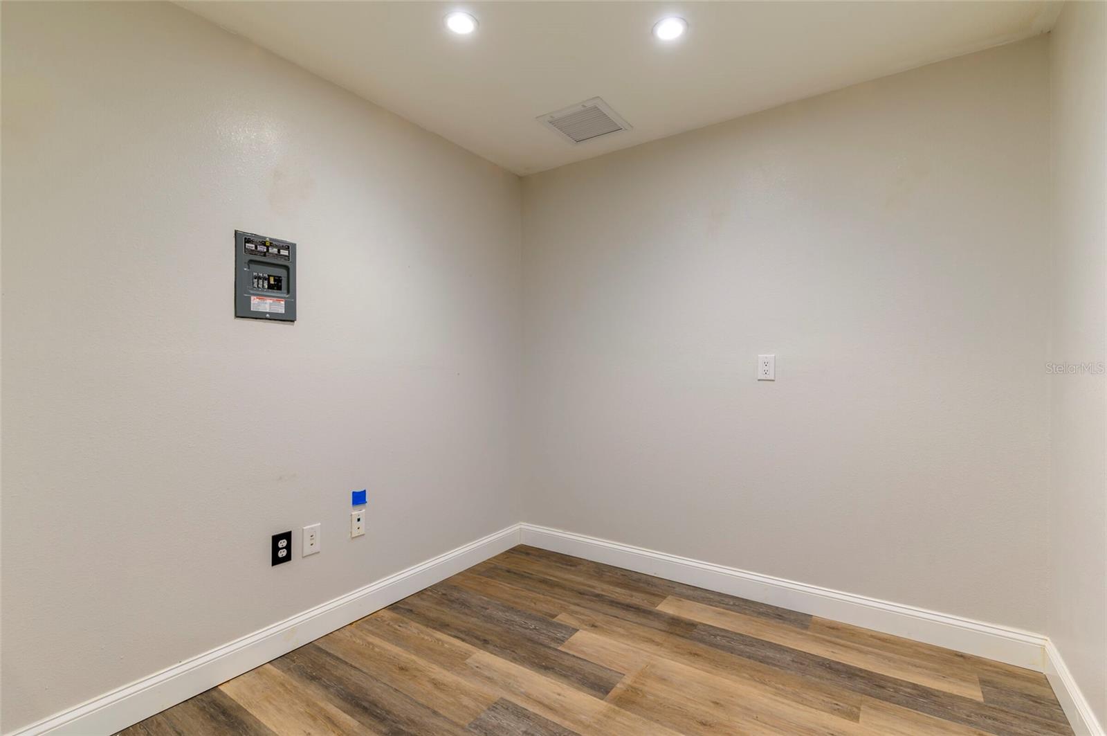 Image 14 of 47 For 6537 116th Avenue