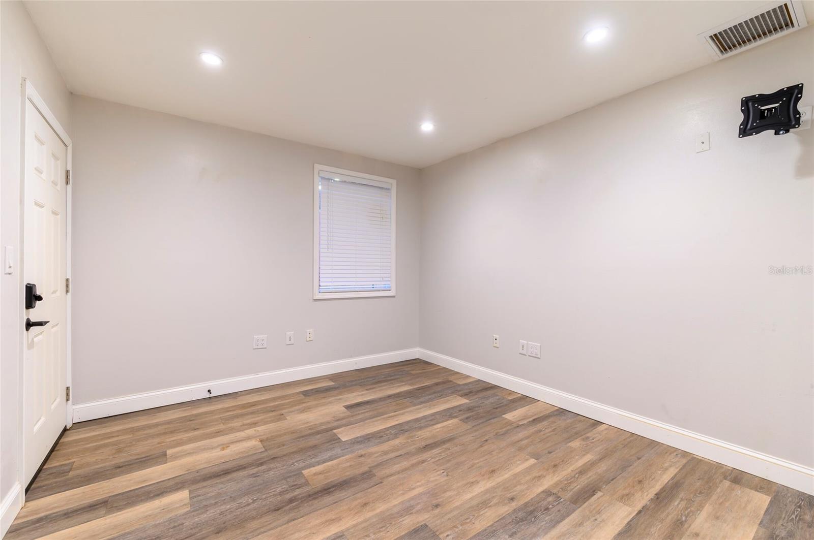 Image 15 of 47 For 6537 116th Avenue