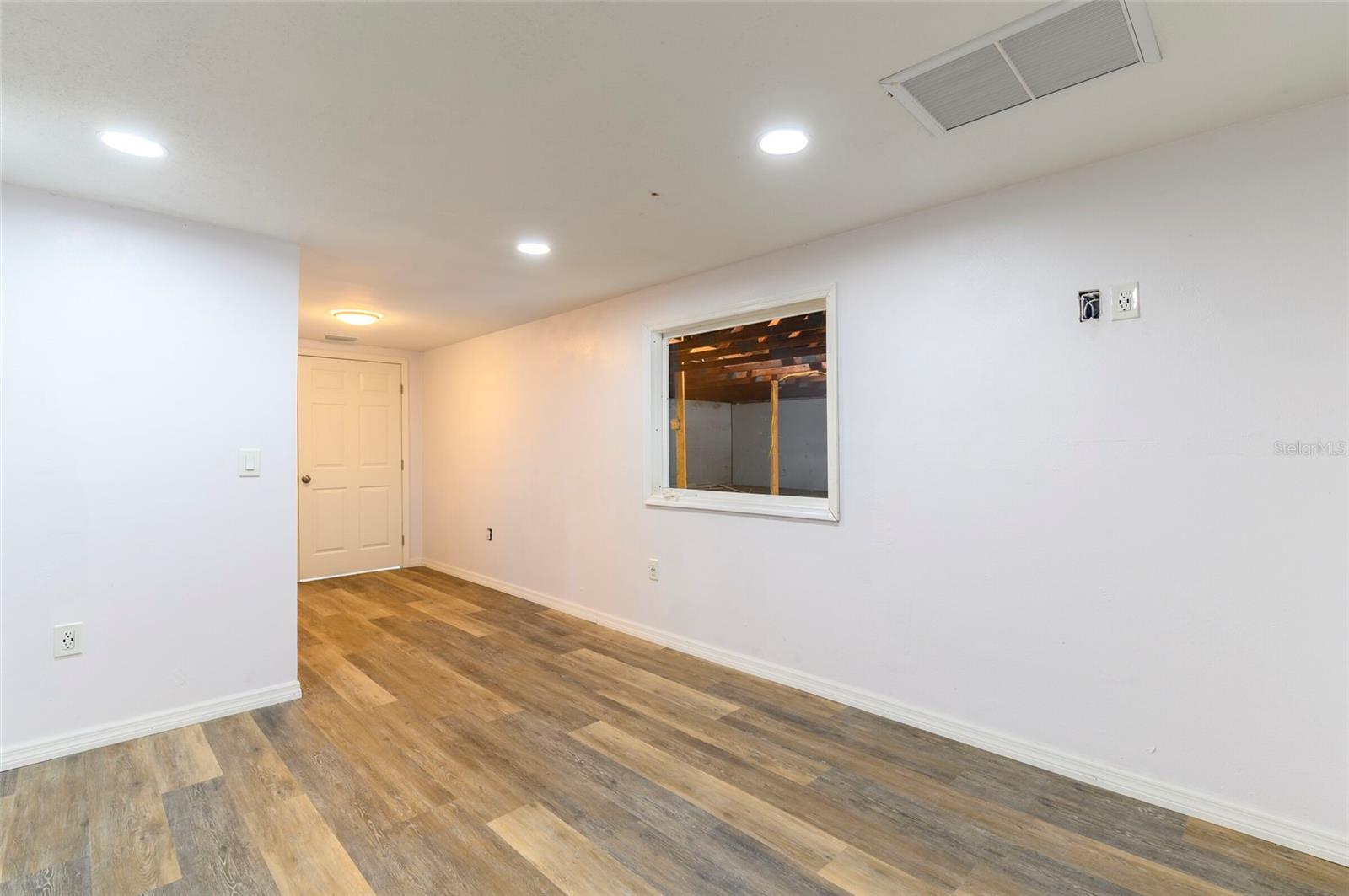 Image 25 of 47 For 6537 116th Avenue