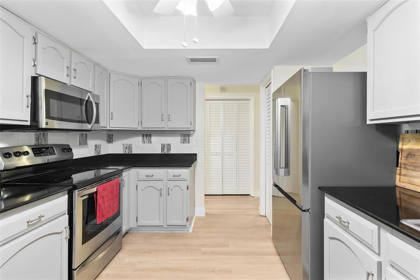 Image 11 of 26 For 3424 Annette Court 64