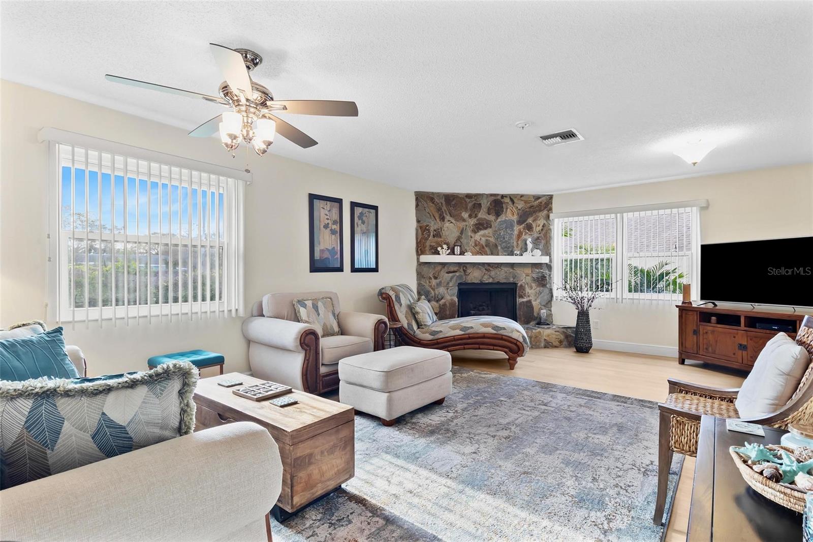 Image 5 of 26 For 3424 Annette Court 64