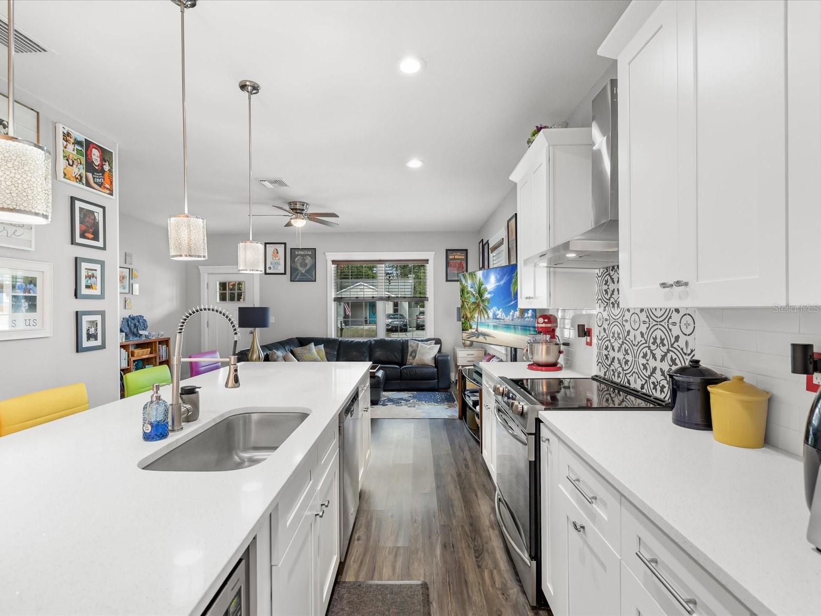 Image 7 of 36 For 1509 Caracas Street