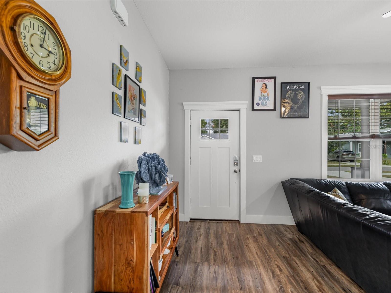 Image 9 of 36 For 1509 Caracas Street