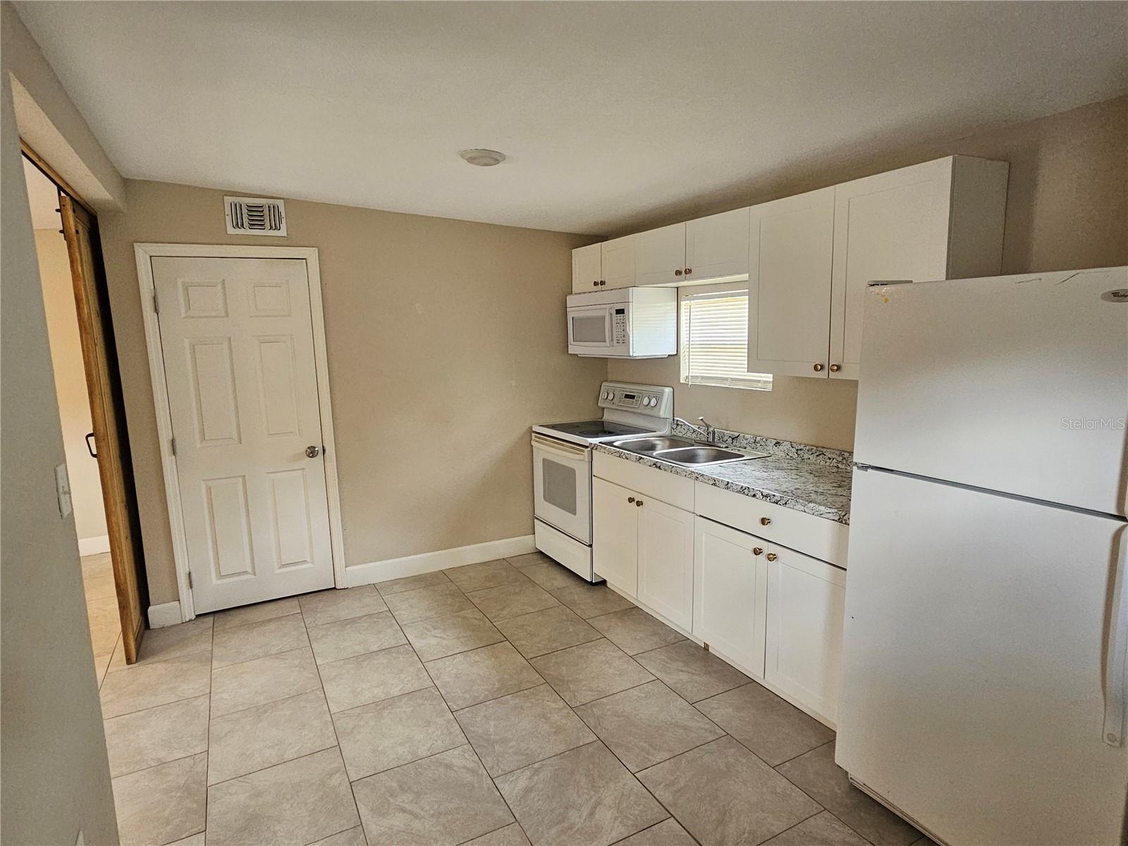 Image 9 of 10 For 5314 Oakwood Court 27