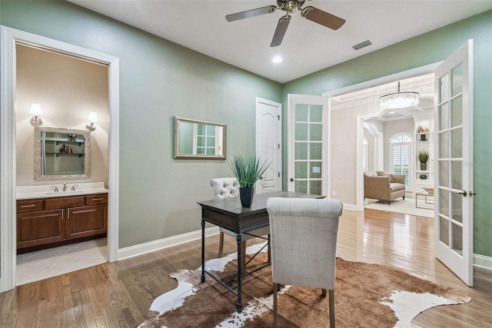 Image 10 of 86 For 1913 Floresta View Drive