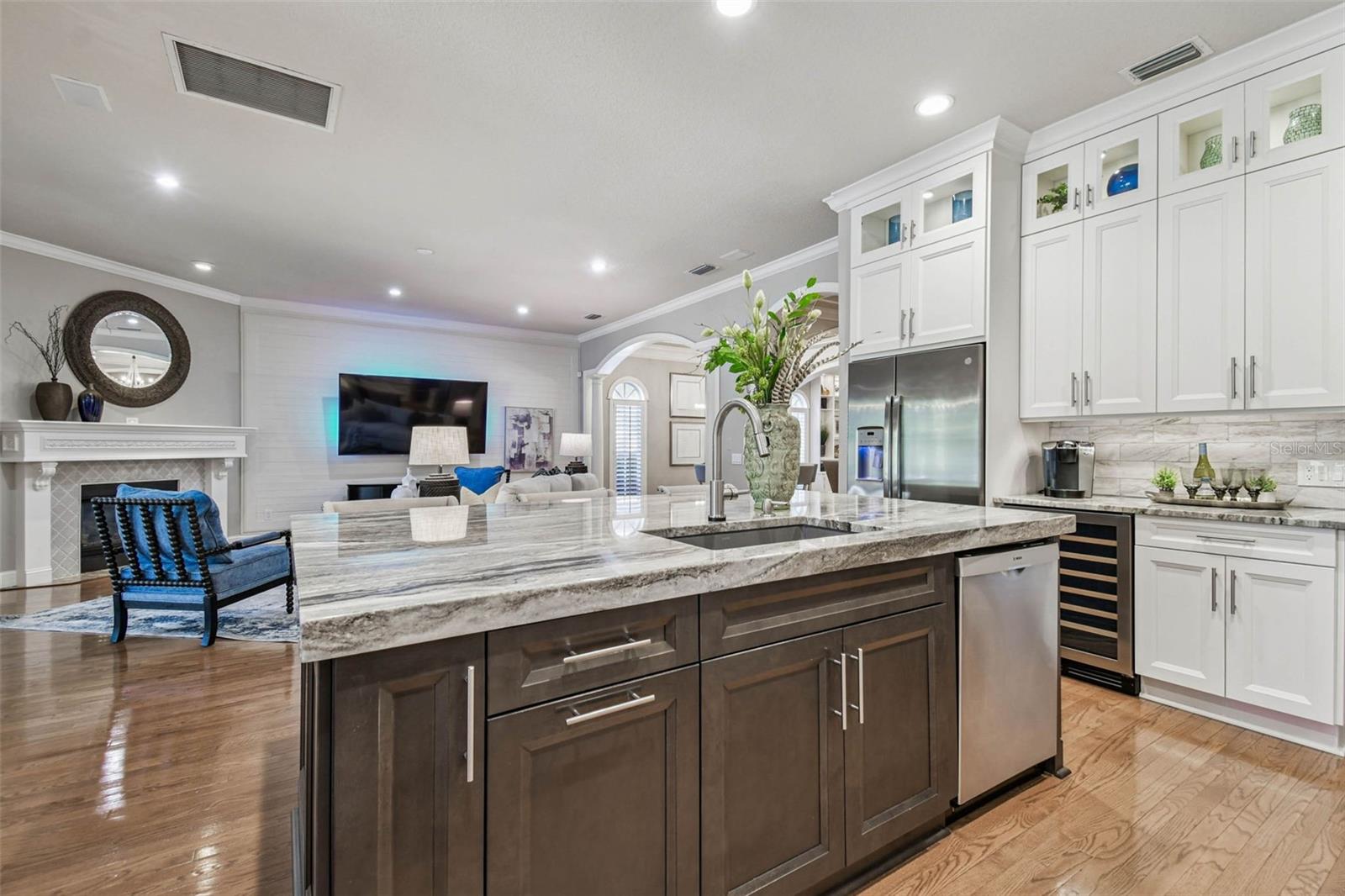 Image 28 of 86 For 1913 Floresta View Drive