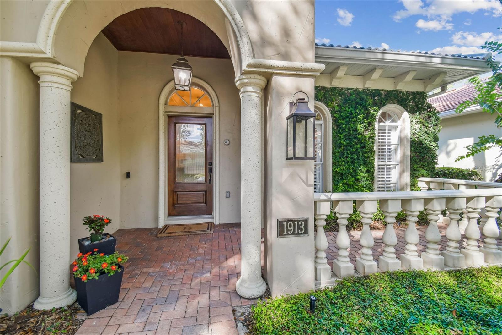 Image 4 of 86 For 1913 Floresta View Drive