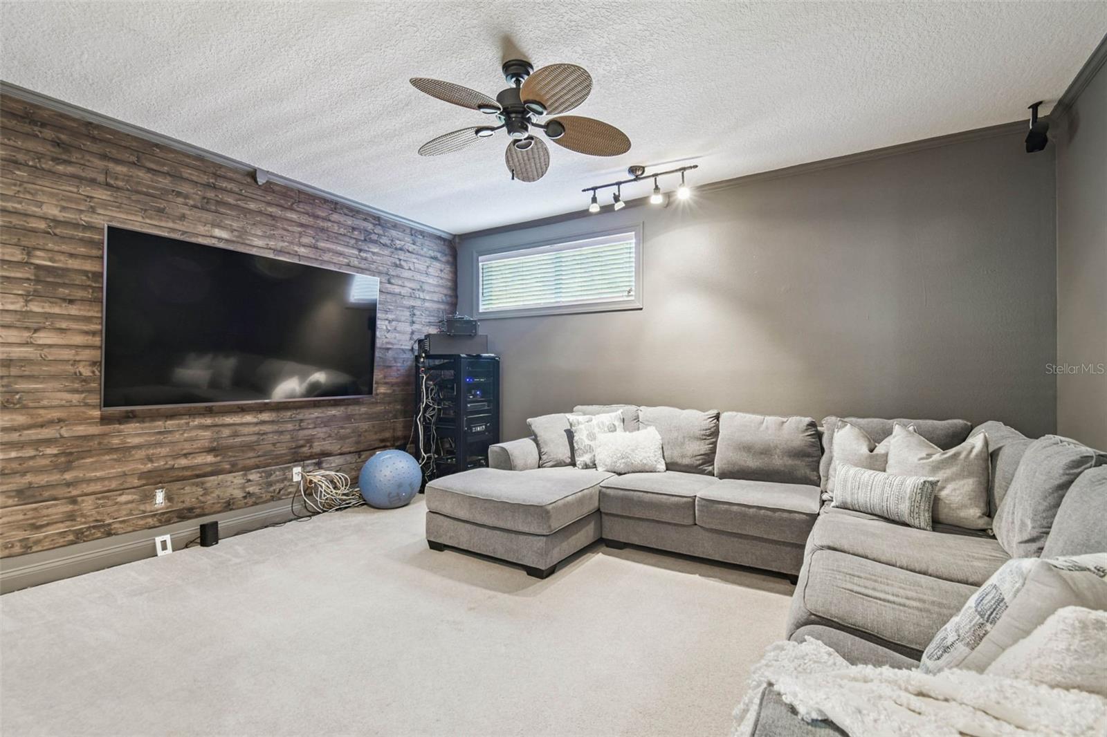 Image 44 of 86 For 1913 Floresta View Drive