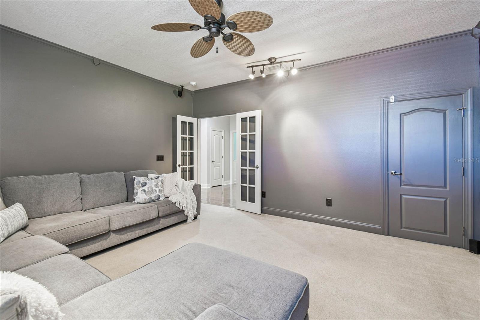 Image 45 of 86 For 1913 Floresta View Drive