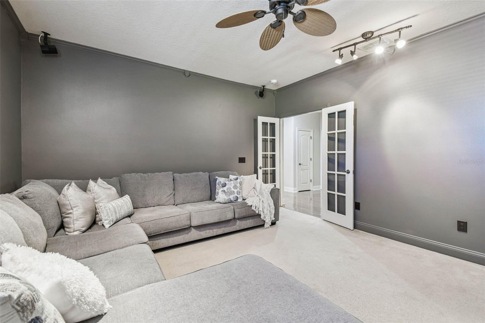 Image 46 of 86 For 1913 Floresta View Drive