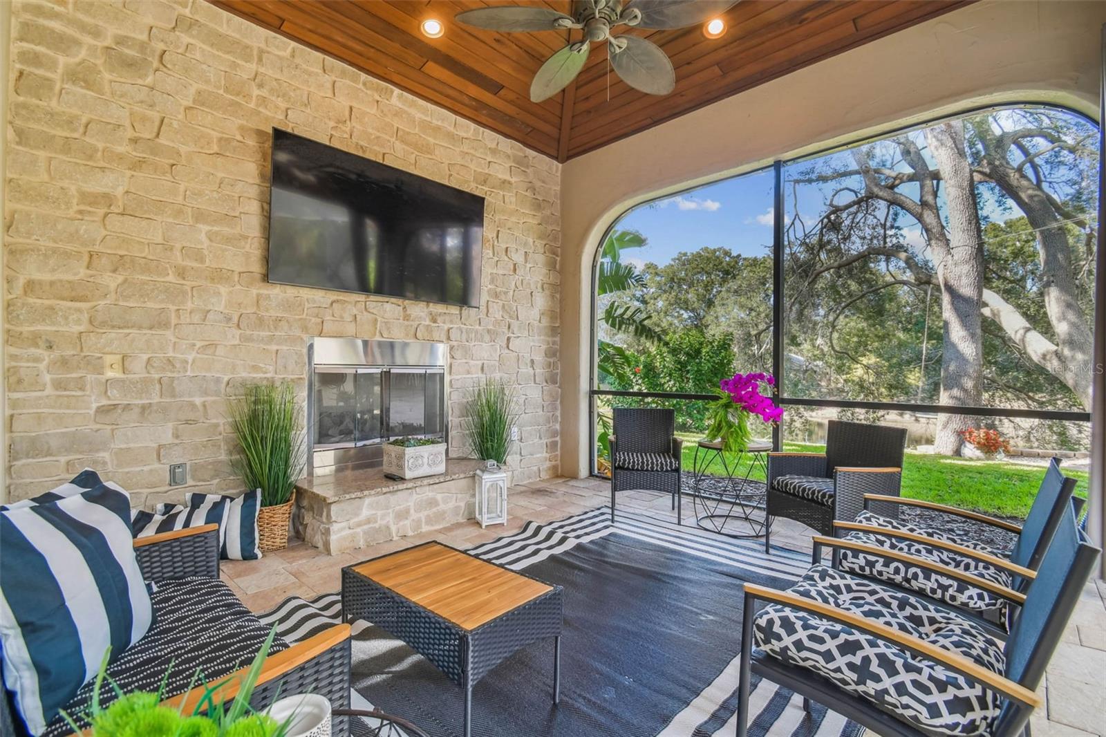 Image 68 of 86 For 1913 Floresta View Drive