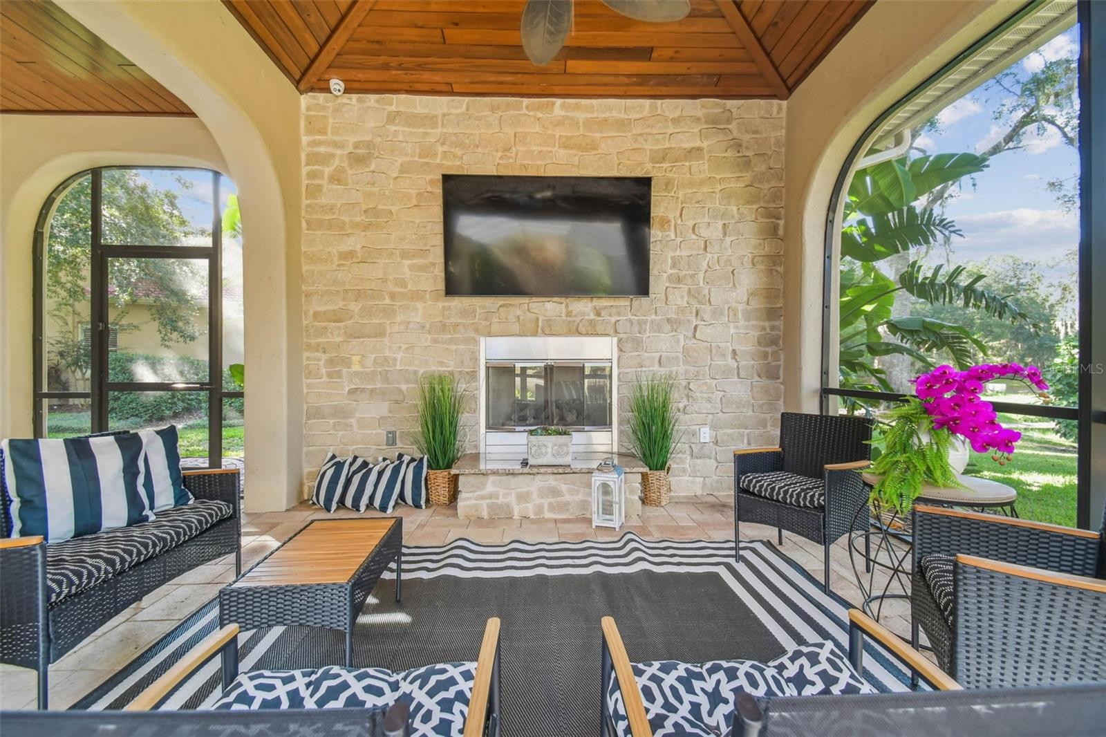 Image 69 of 86 For 1913 Floresta View Drive