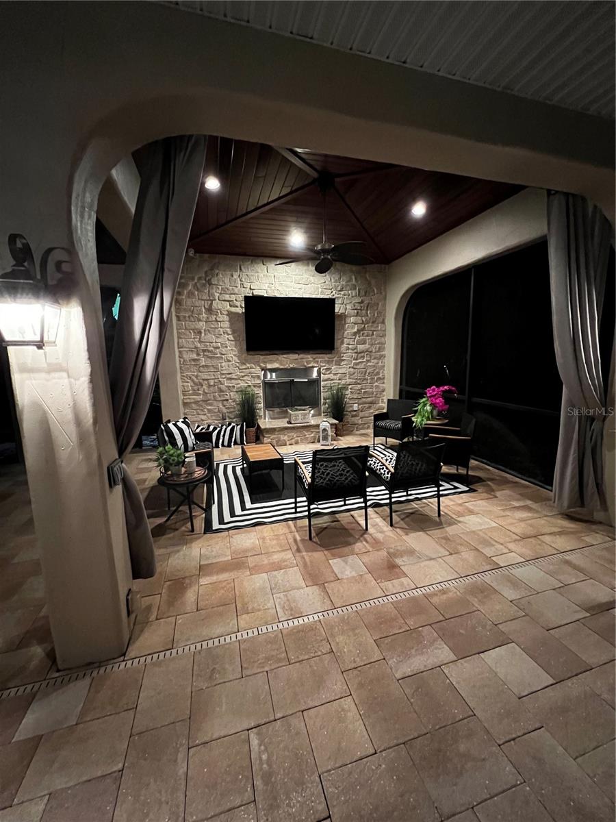 Image 71 of 86 For 1913 Floresta View Drive