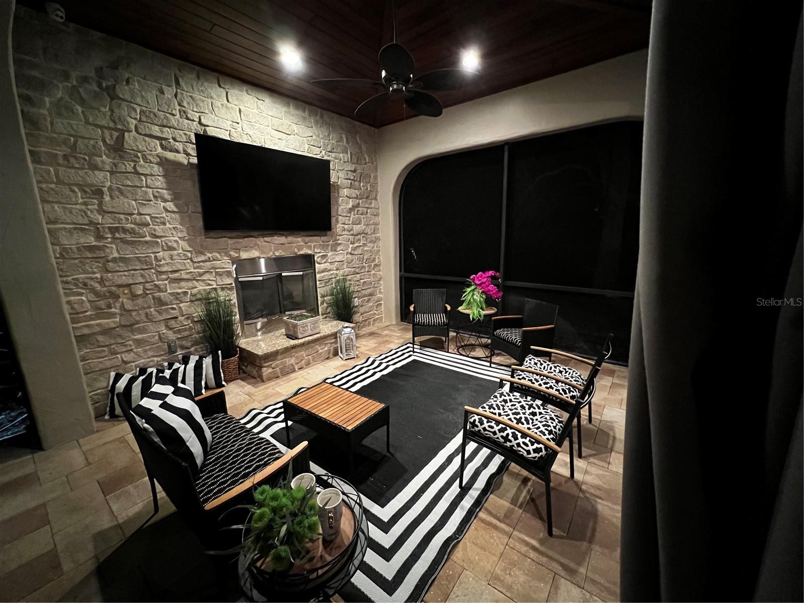 Image 72 of 86 For 1913 Floresta View Drive