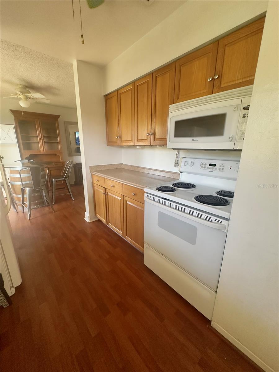 Image 4 of 30 For 3673 Searobin Drive Se